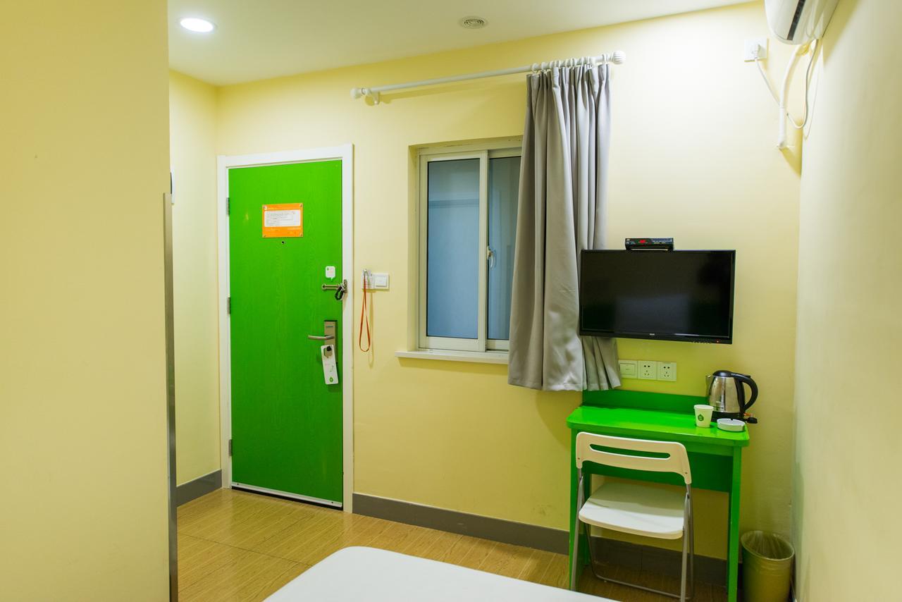 Hotel Hi Songjiang Wanda Plaza 2*